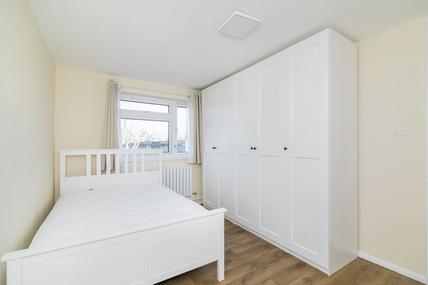 Flat Hannah Mary Way in Greater London