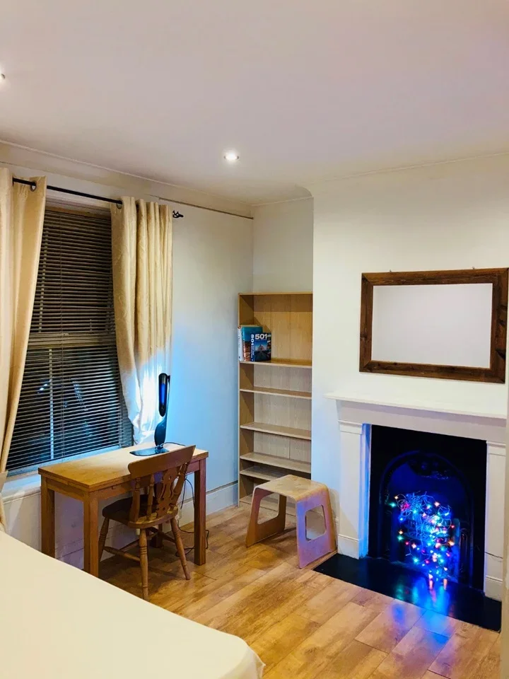 Room Woodlands Grove in Greater London