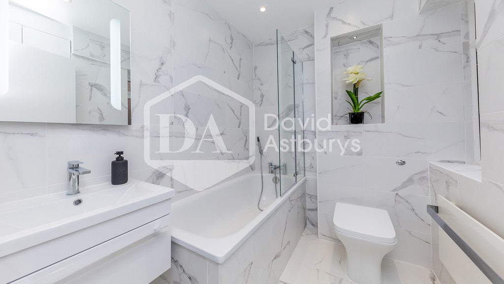 Flat Lauradale Road in Greater London