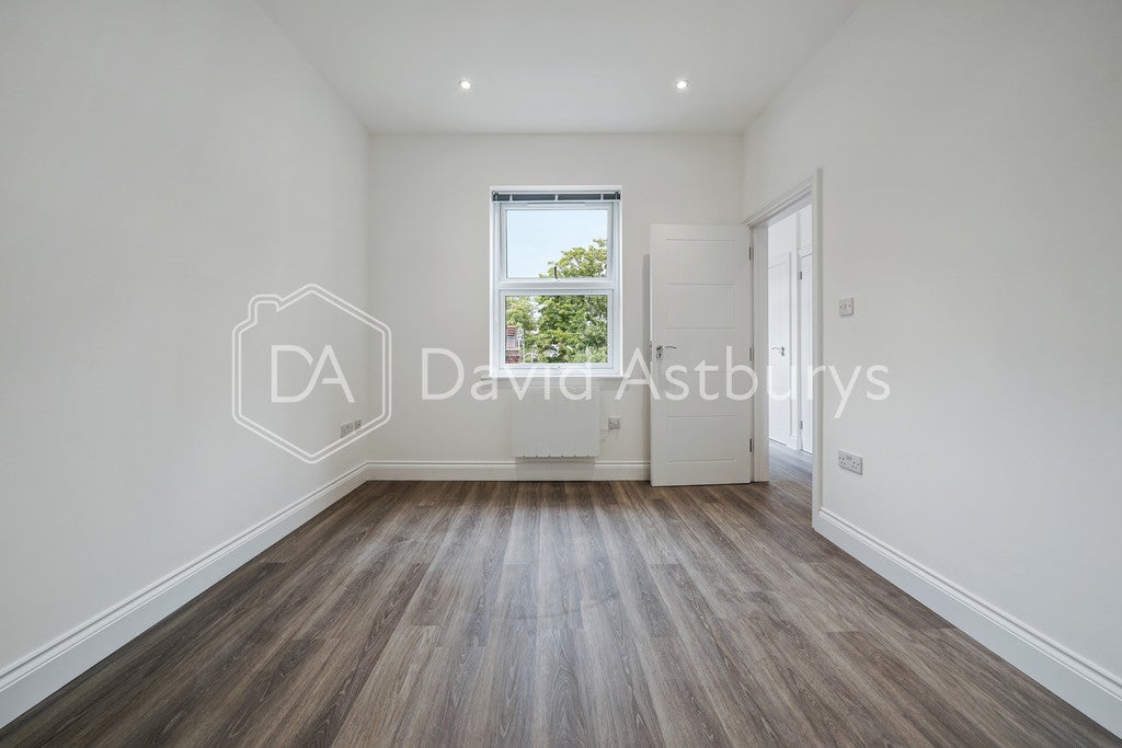 Flat Lauradale Road in Greater London