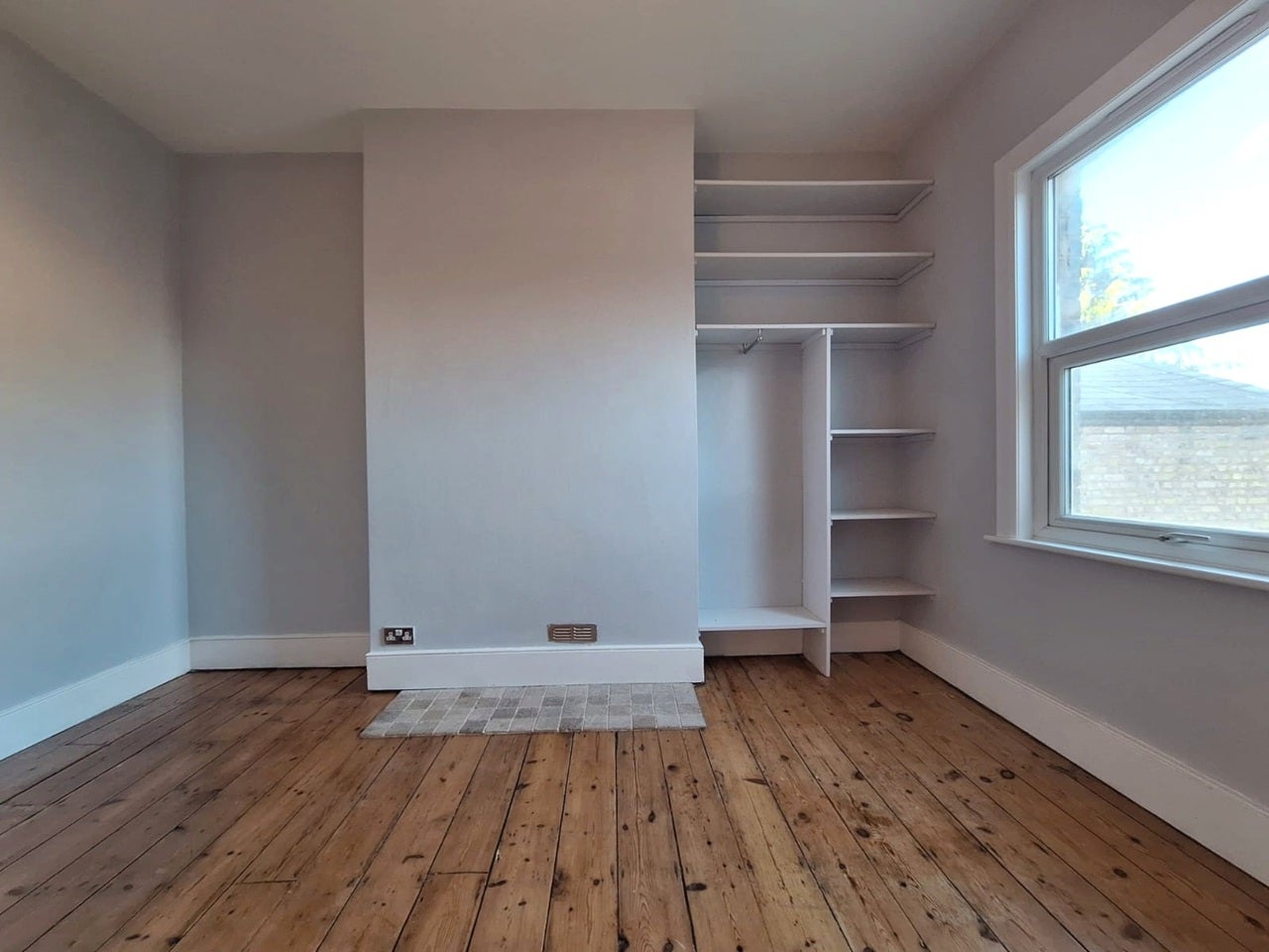 Flat Clarence Road in Greater London