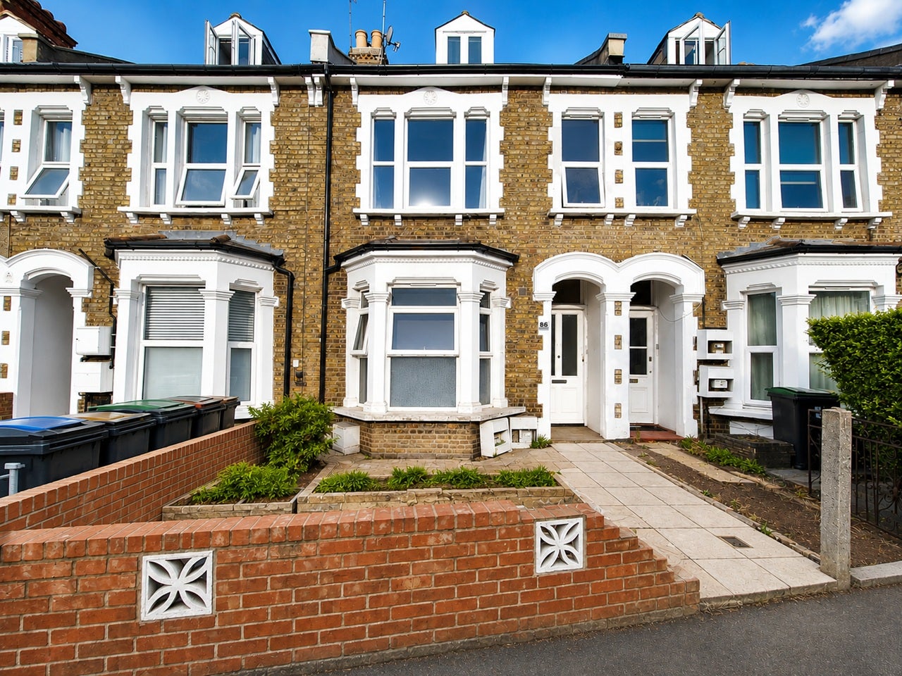 Flat Clarence Road in Greater London