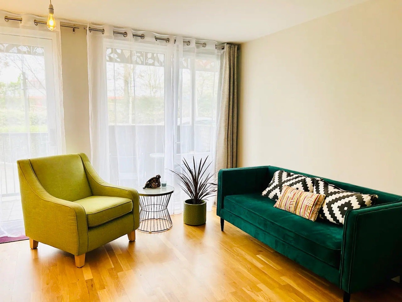 Flat Blondin Way in Greater London