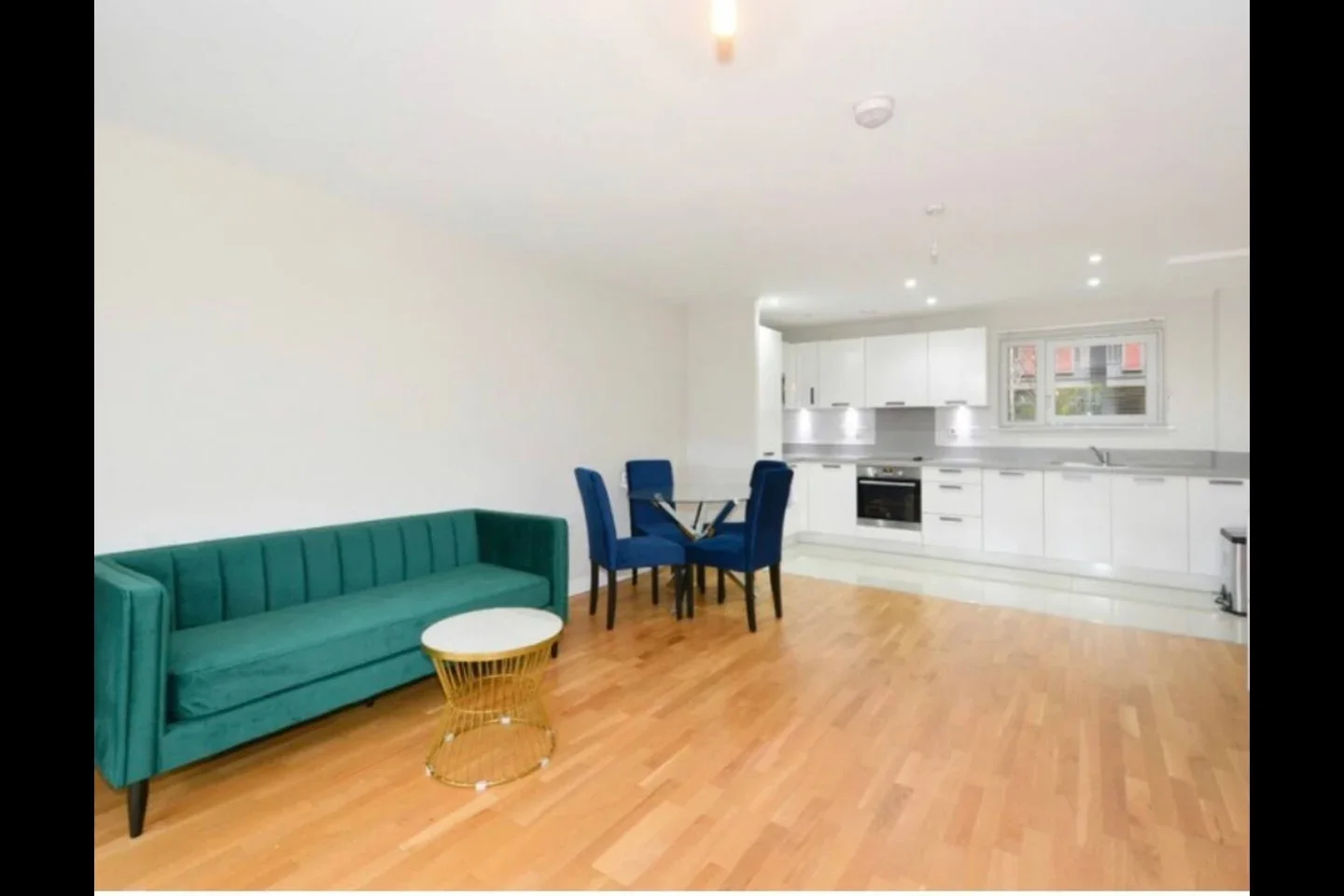 Flat Blondin Way in Greater London