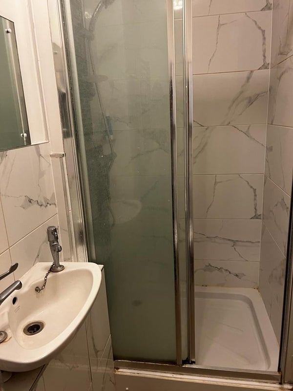 Room Grant Road in Greater London
