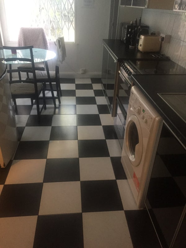 Room Grant Road in Greater London