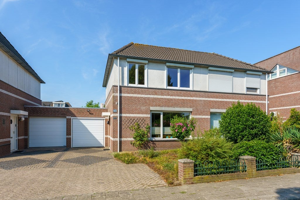 Huis Nemerlaerhof 100 in Helmond