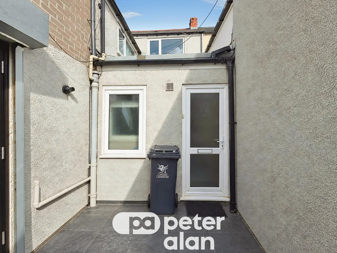 Flat Merthyr Road in Cardiff