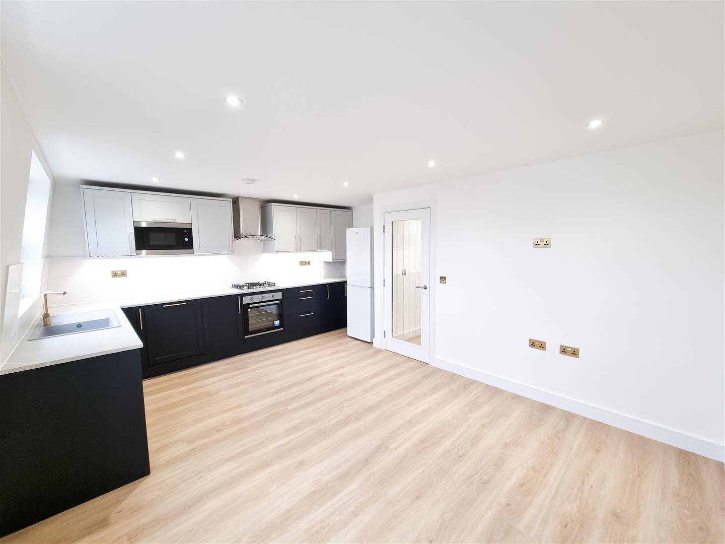 Flat Kidderminster Road in Greater London