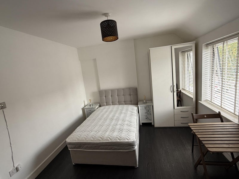 Room Steers Mead in Greater London