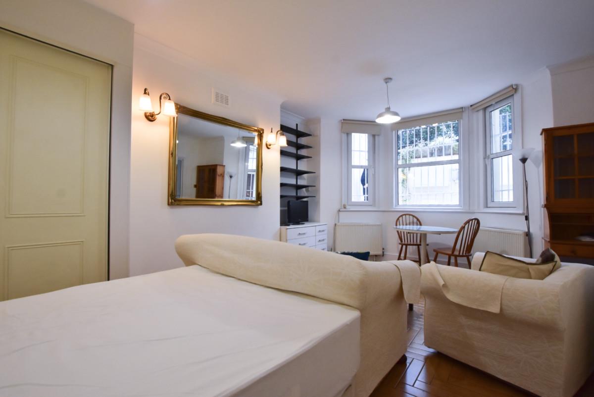 Flat Holland Road in Greater London