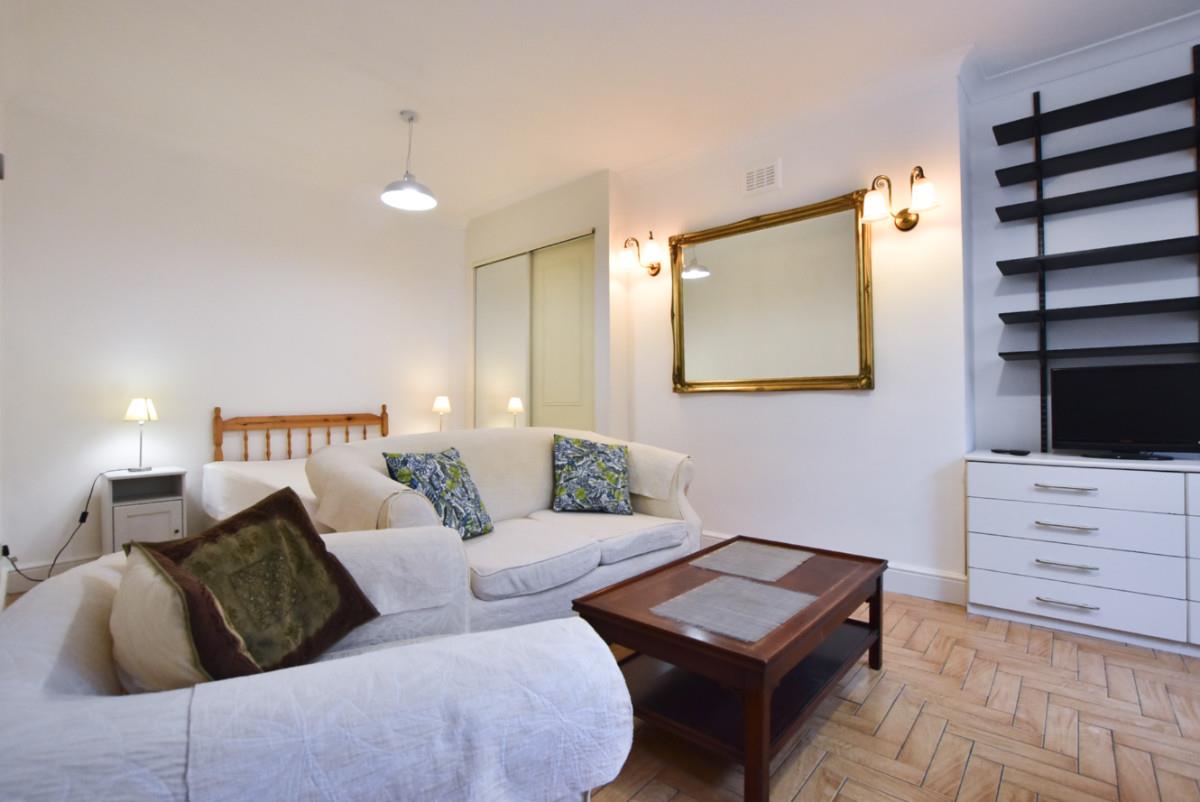 Flat Holland Road in Greater London