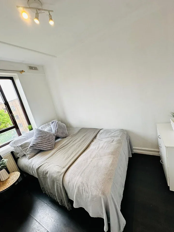 Room Burder Close in Greater London