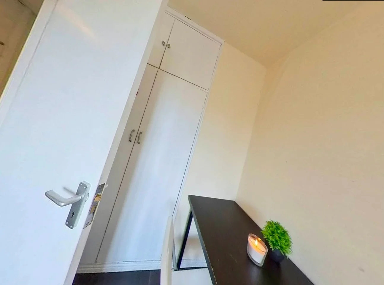 Room Burder Close in Greater London