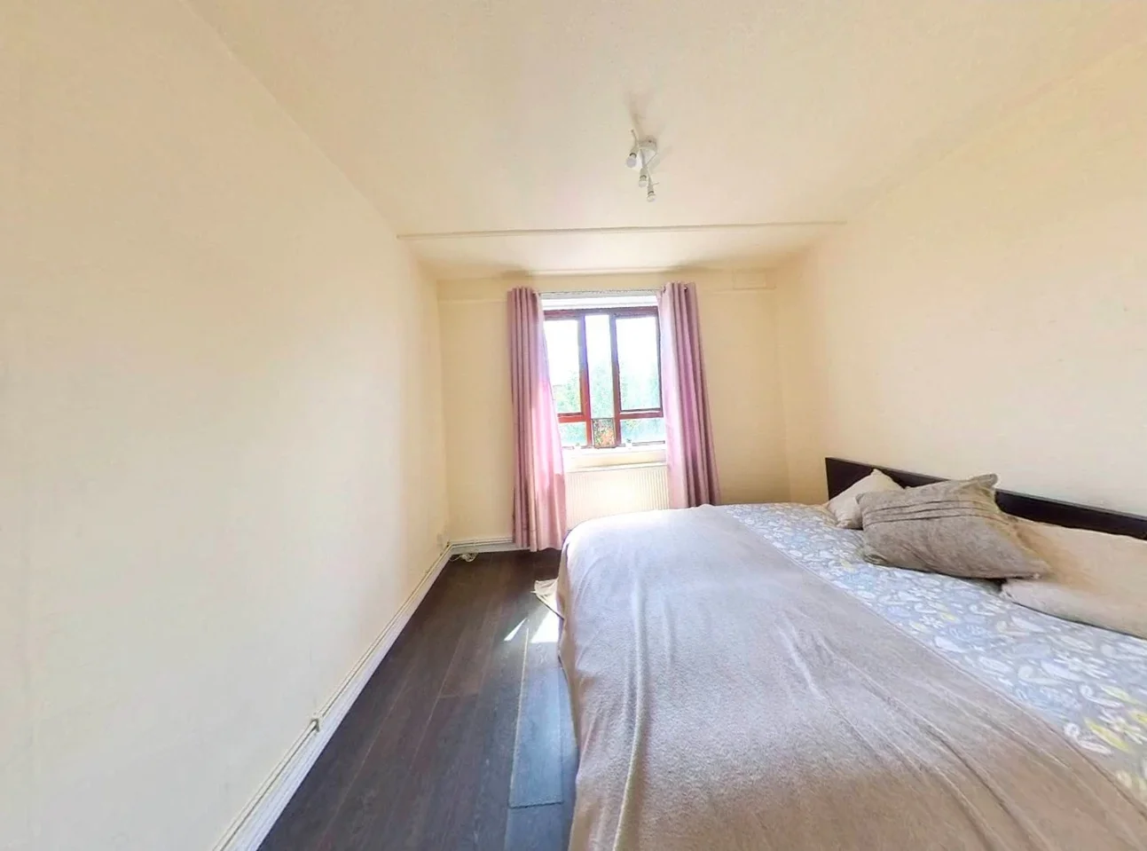 Room Burder Close in Greater London