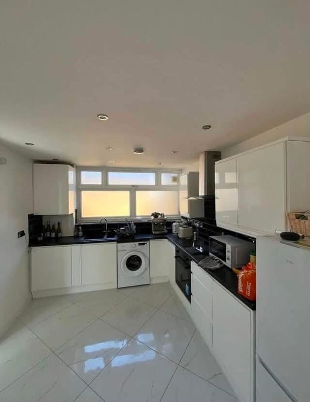Room Dingley Lane in Greater London
