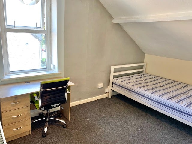 Flat Cowbridge Road East in Cardiff