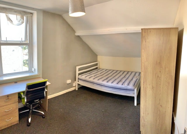 Flat Cowbridge Road East in Cardiff