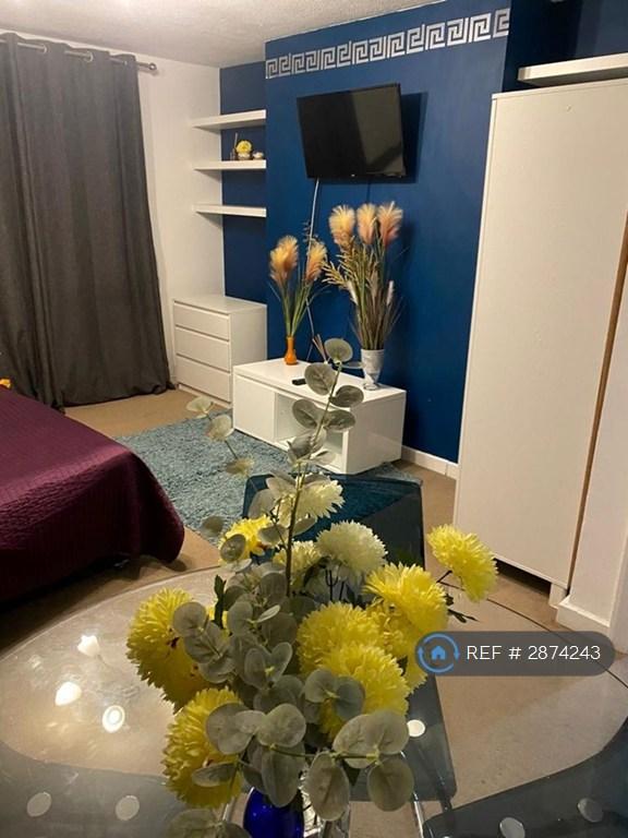 Room Moulsecoomb Way in Brighton