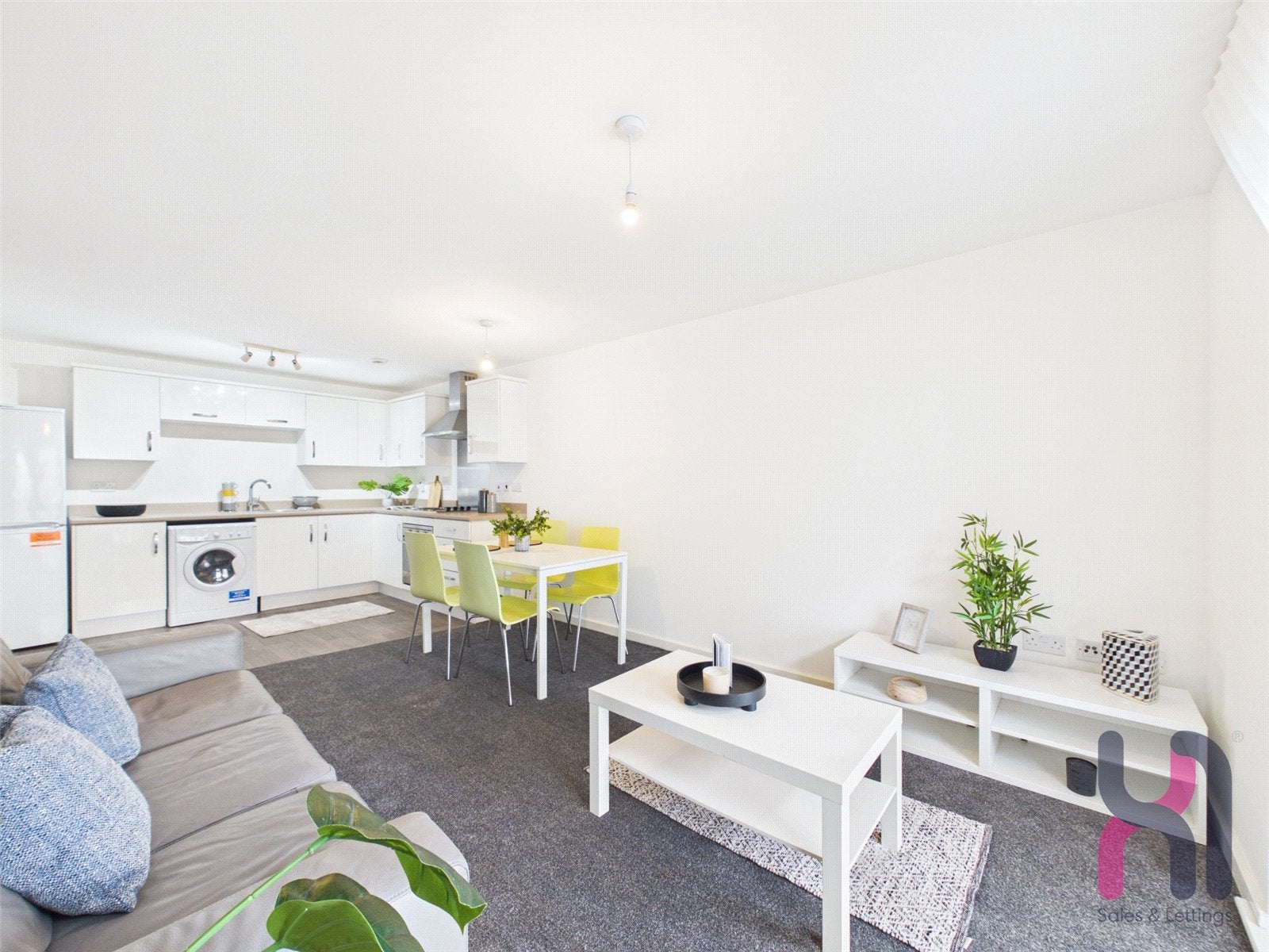 Flat Elmira Way in Salford