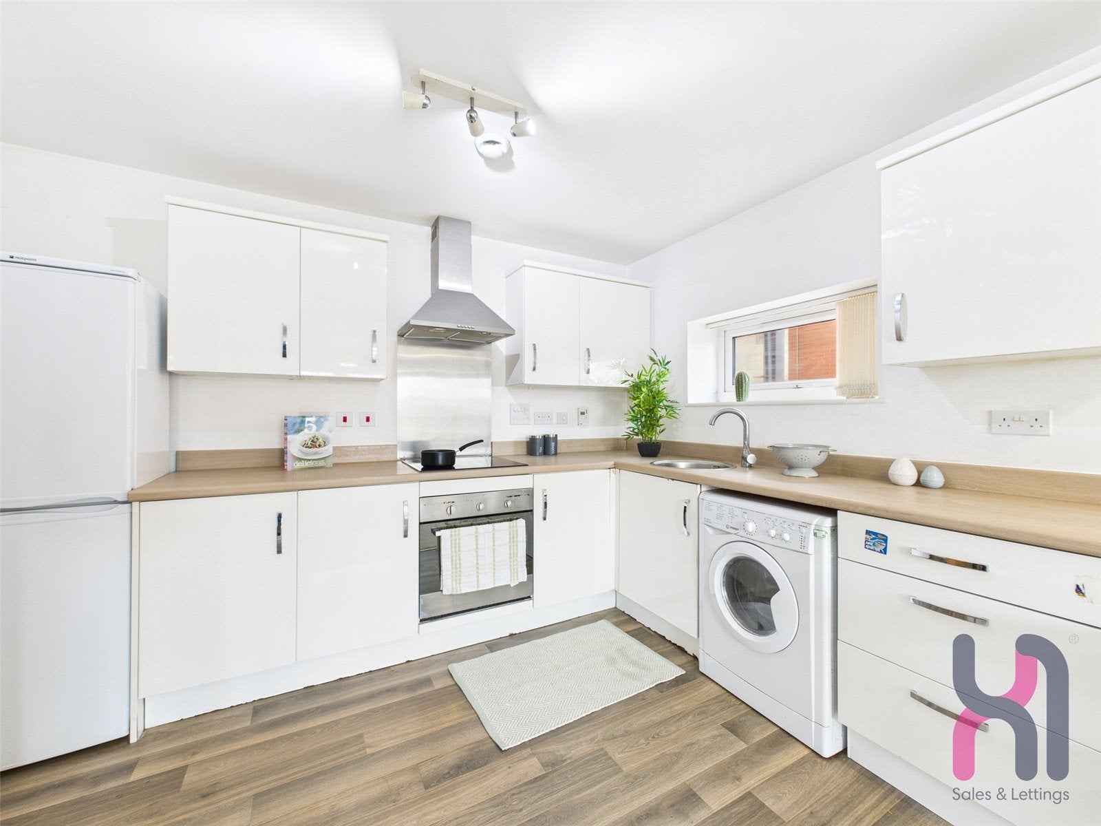 Flat Elmira Way in Salford