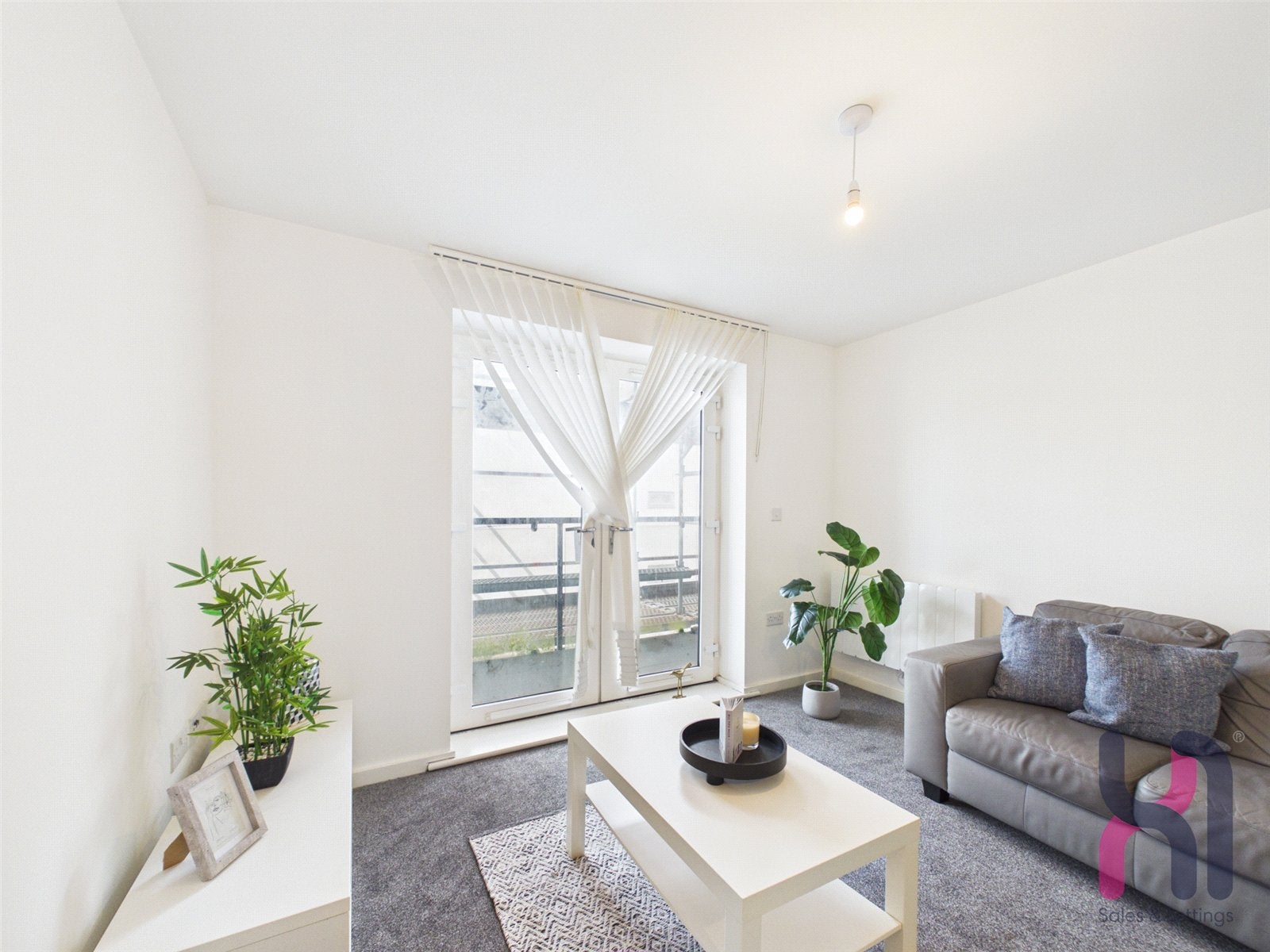 Flat Elmira Way in Salford