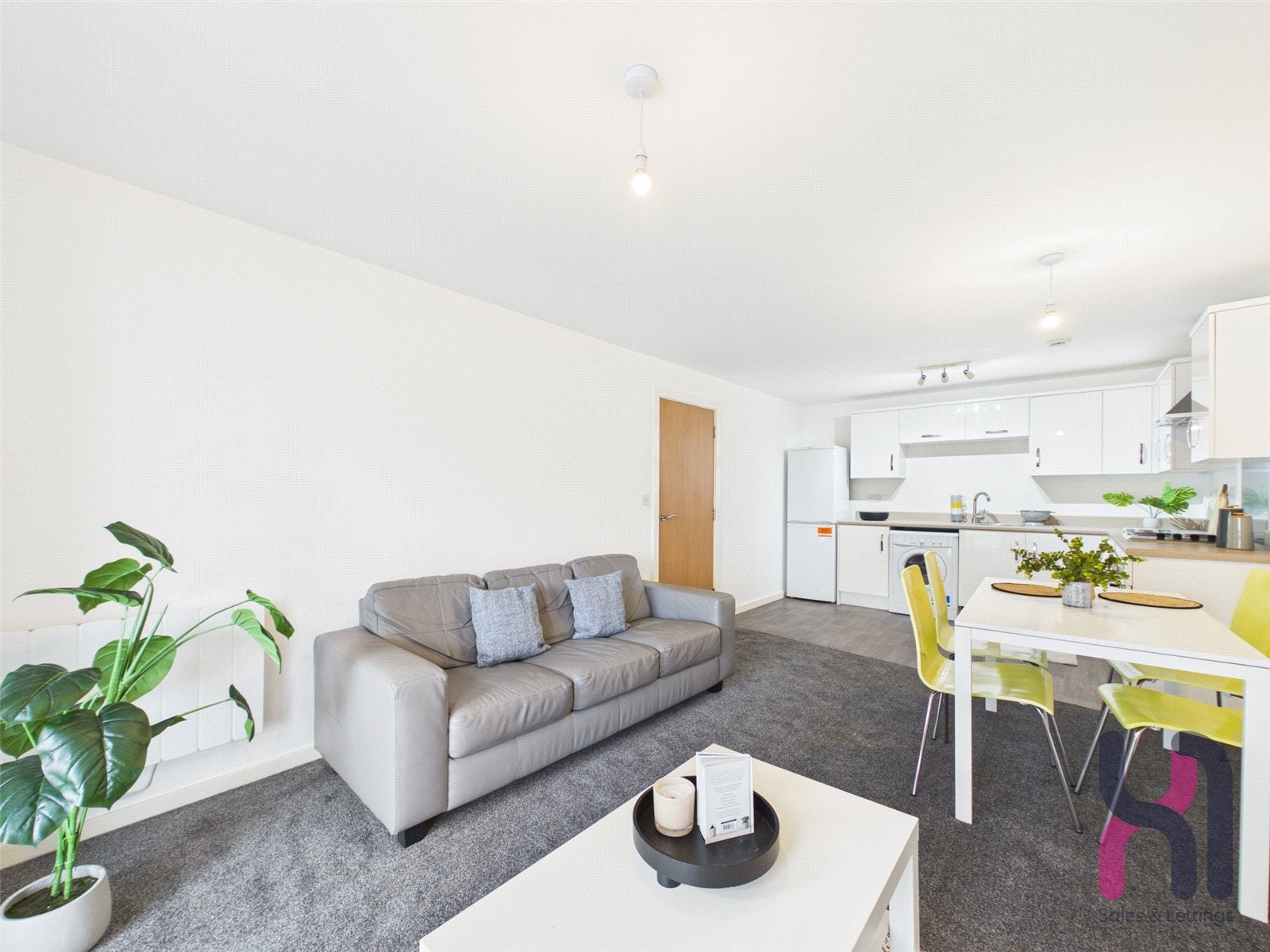 Flat Elmira Way in Salford