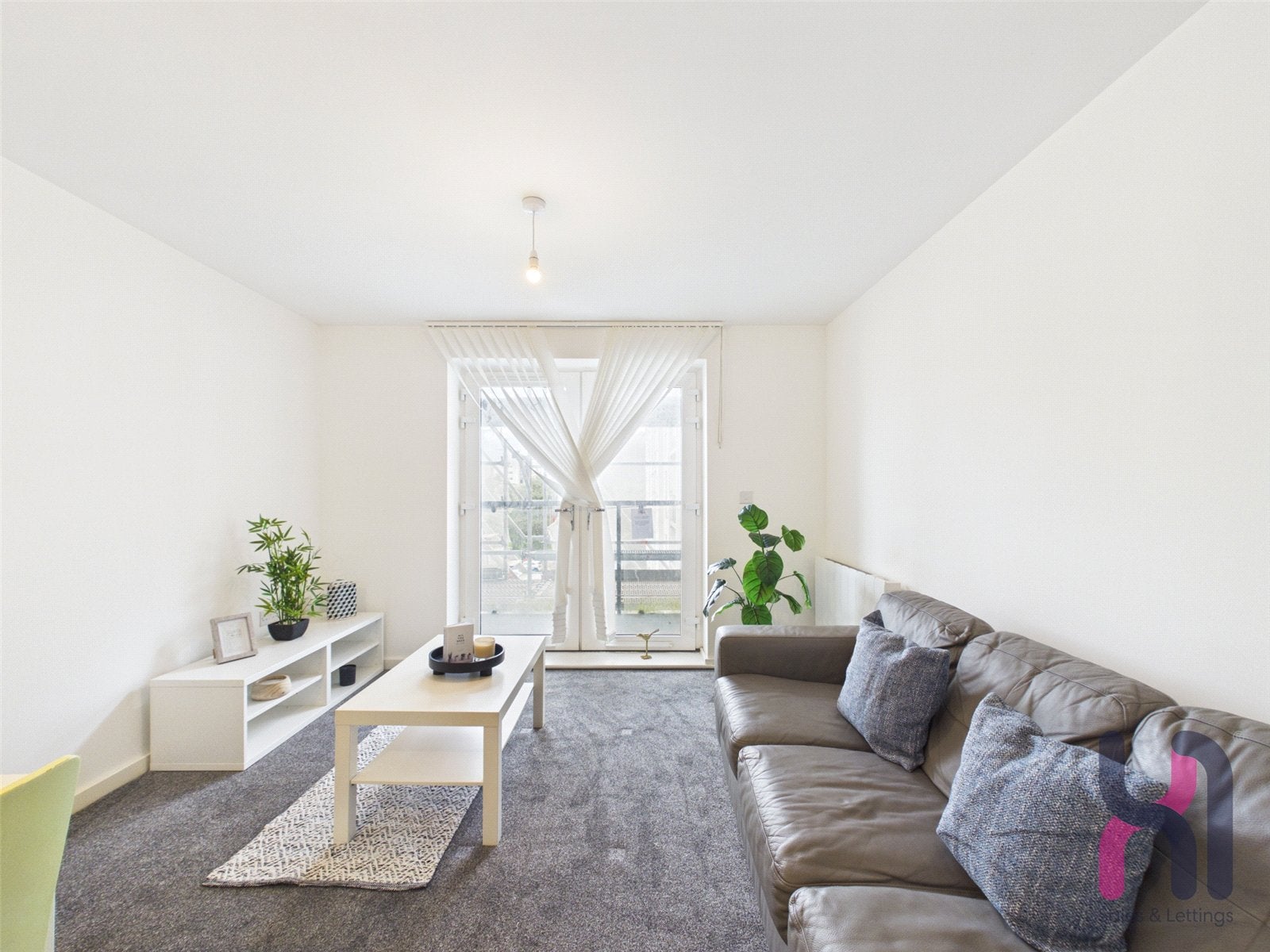 Flat Elmira Way in Salford