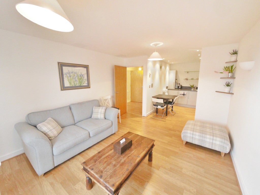 Flat Harefield Road in Greater London