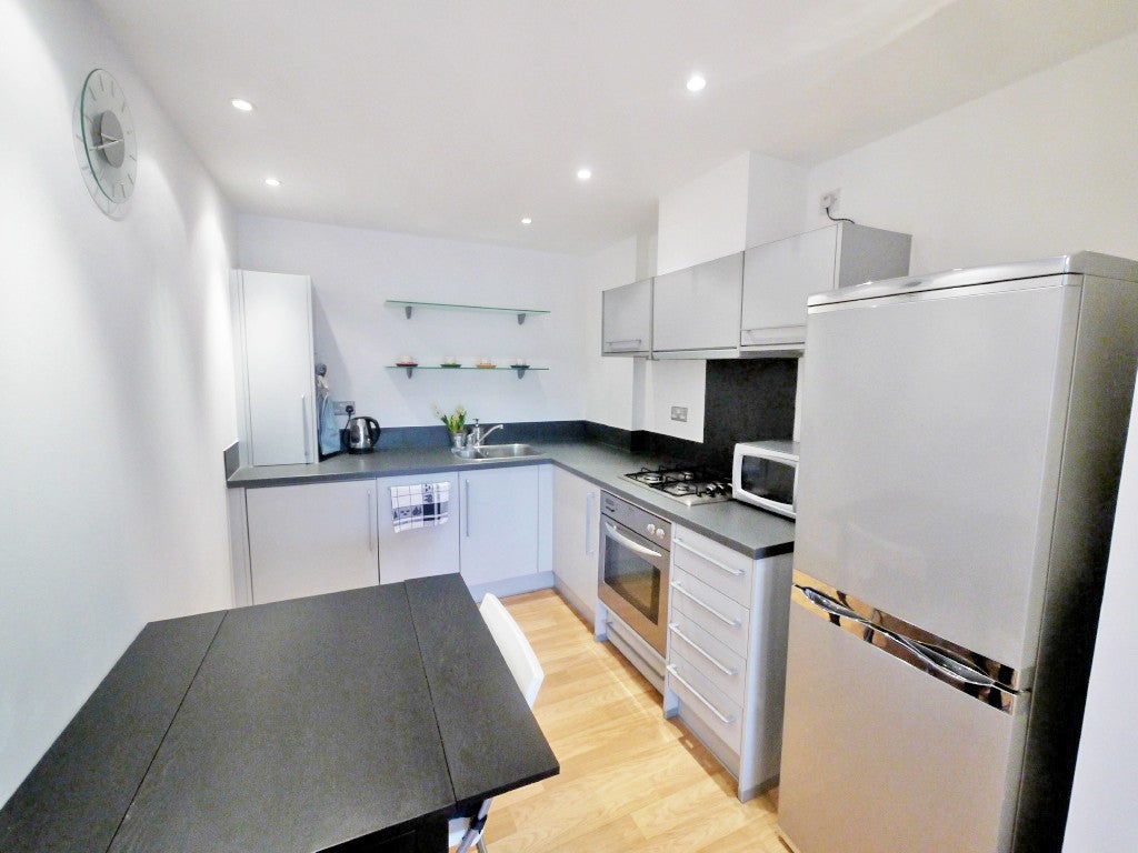 Flat Harefield Road in Greater London