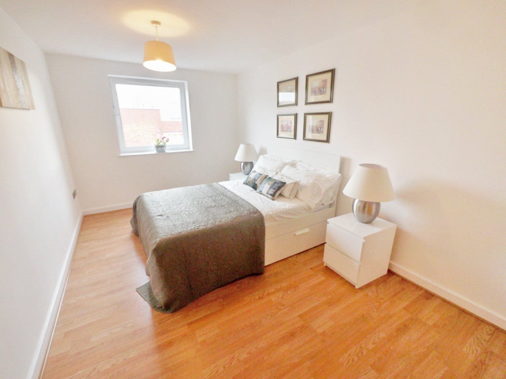 Flat Harefield Road in Greater London