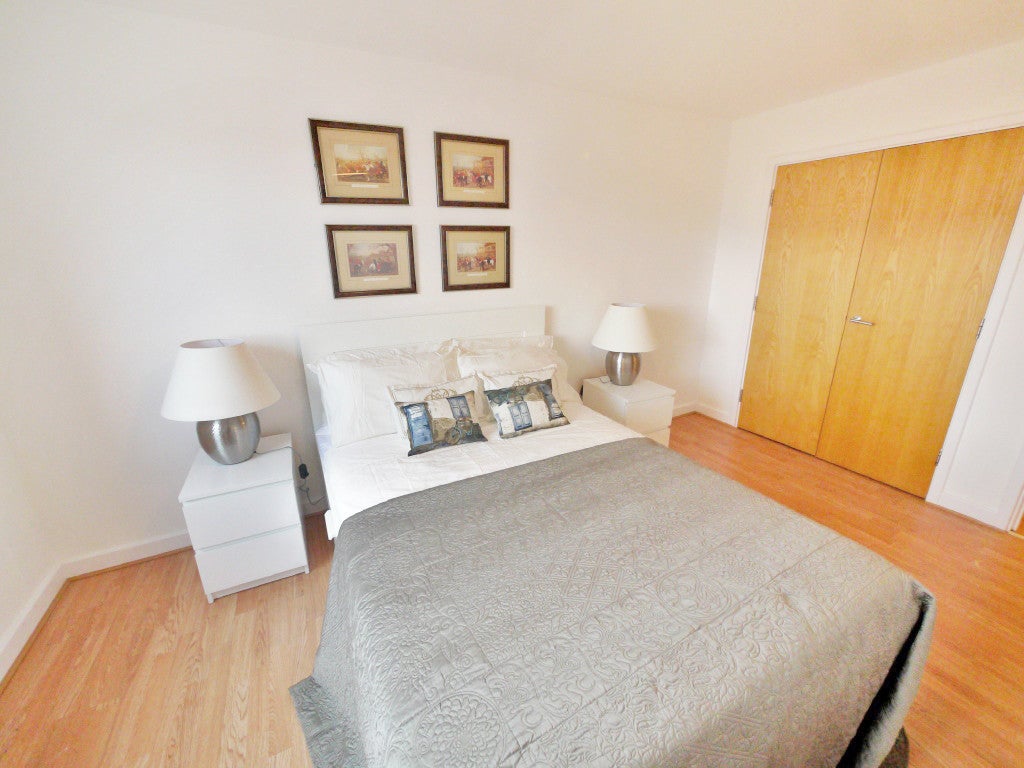 Flat Harefield Road in Greater London