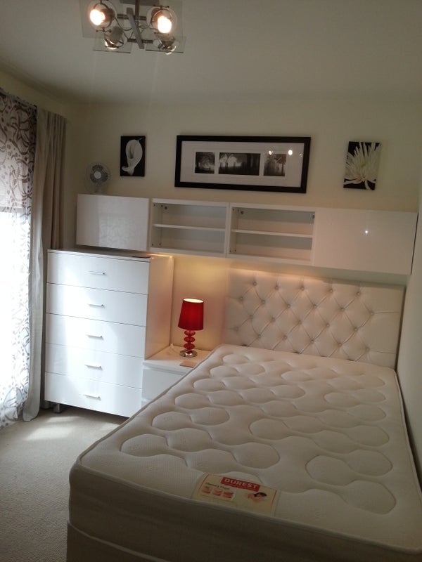 Room Commercial Road in Greater London