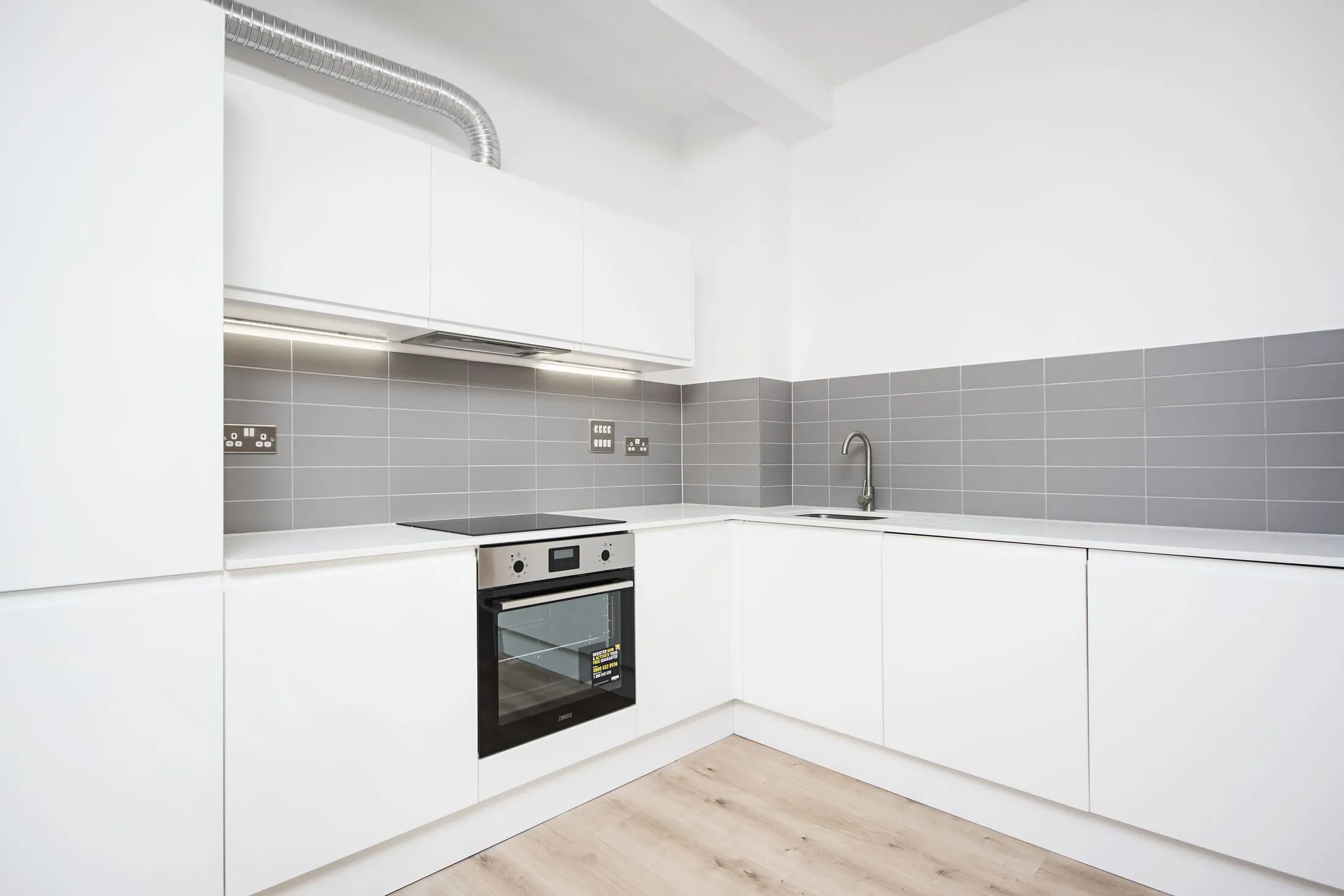 Flat Tyssen Street in Greater London