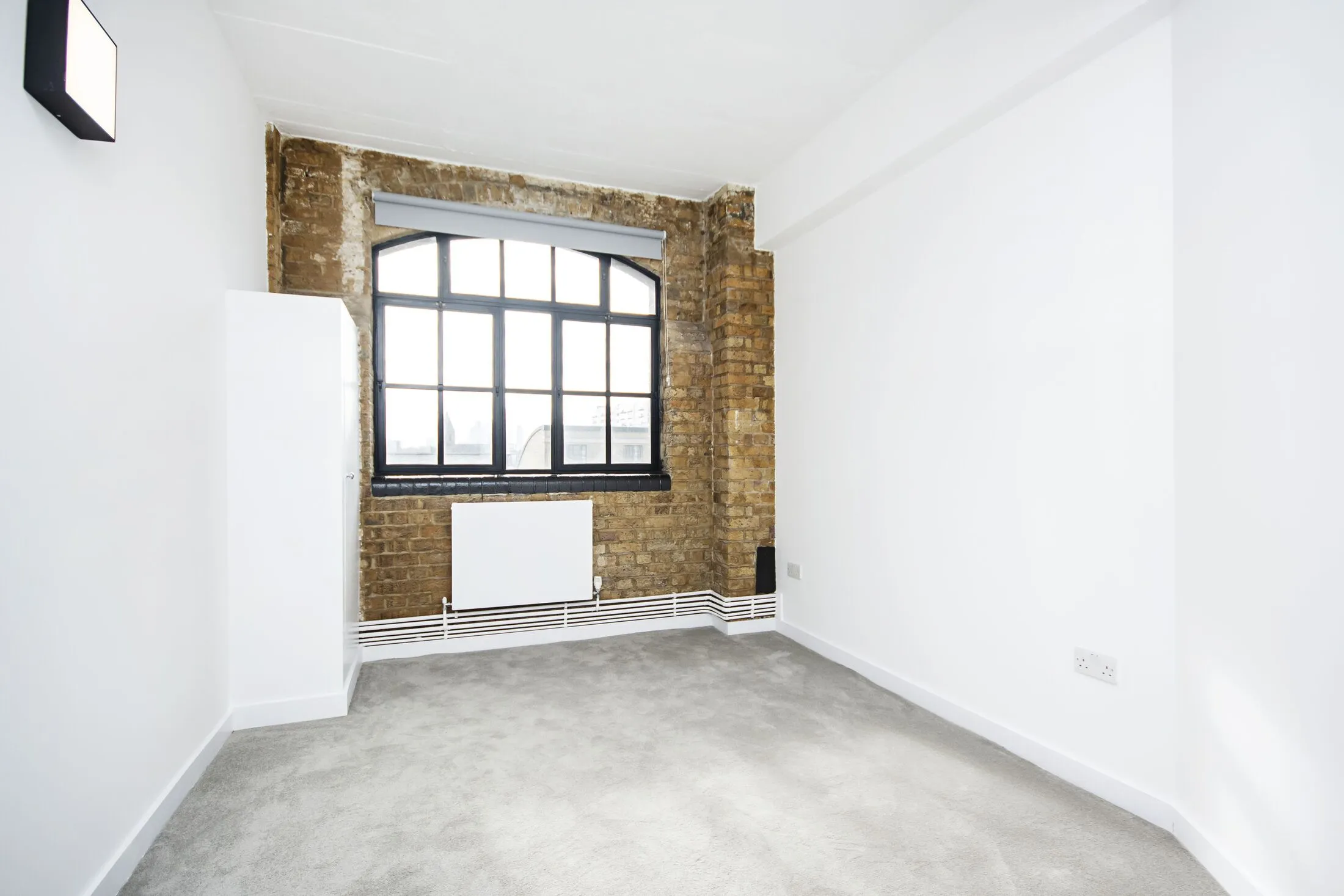Flat Tyssen Street in Greater London