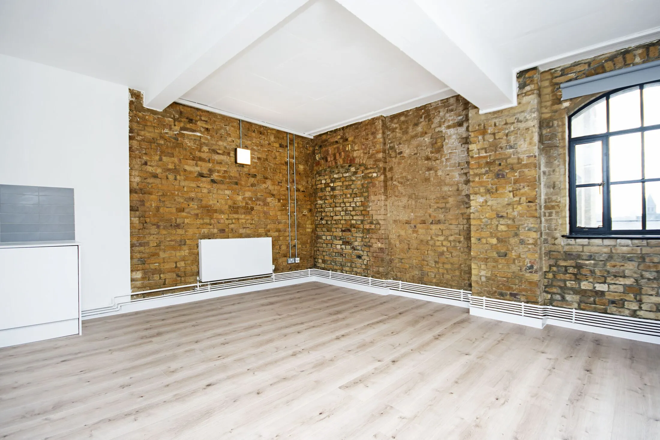Flat Tyssen Street in Greater London