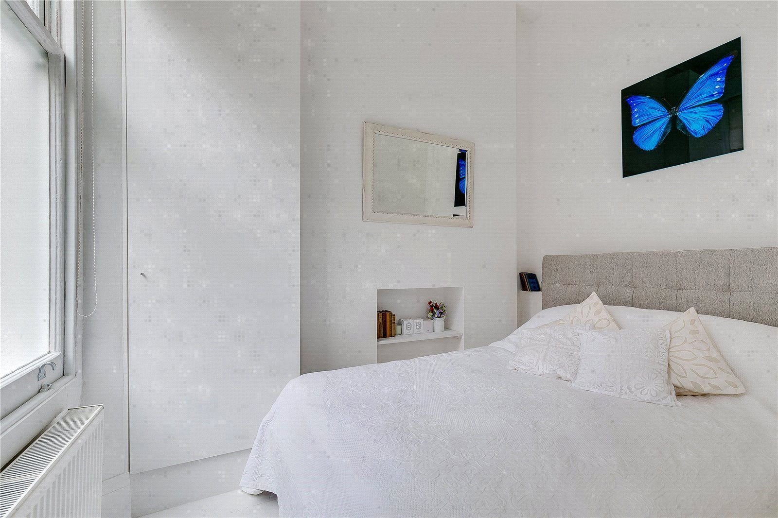 Flat Sinclair Gardens in Greater London