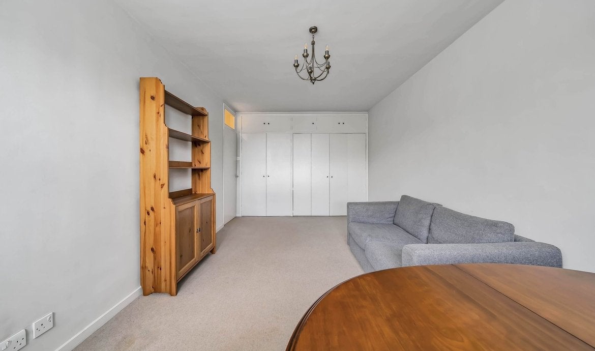 Flat Harleyford Street in Greater London
