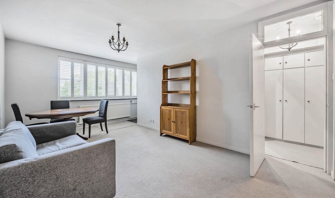 Flat Harleyford Street in Greater London