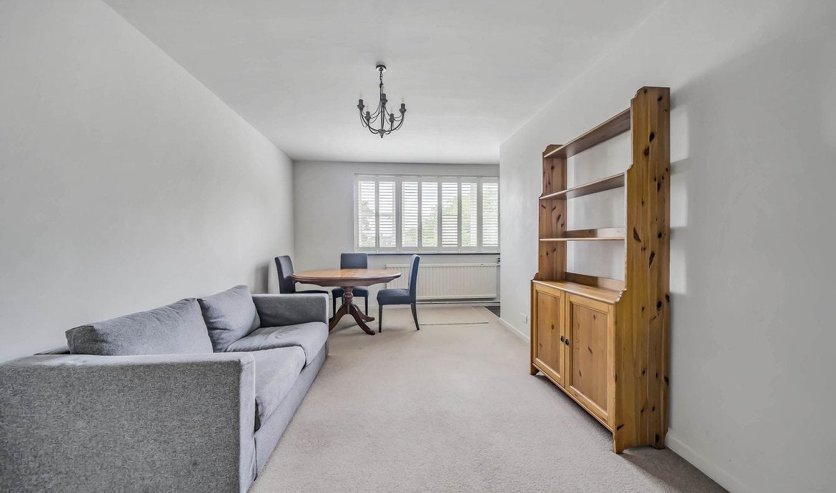 Flat Harleyford Street in Greater London