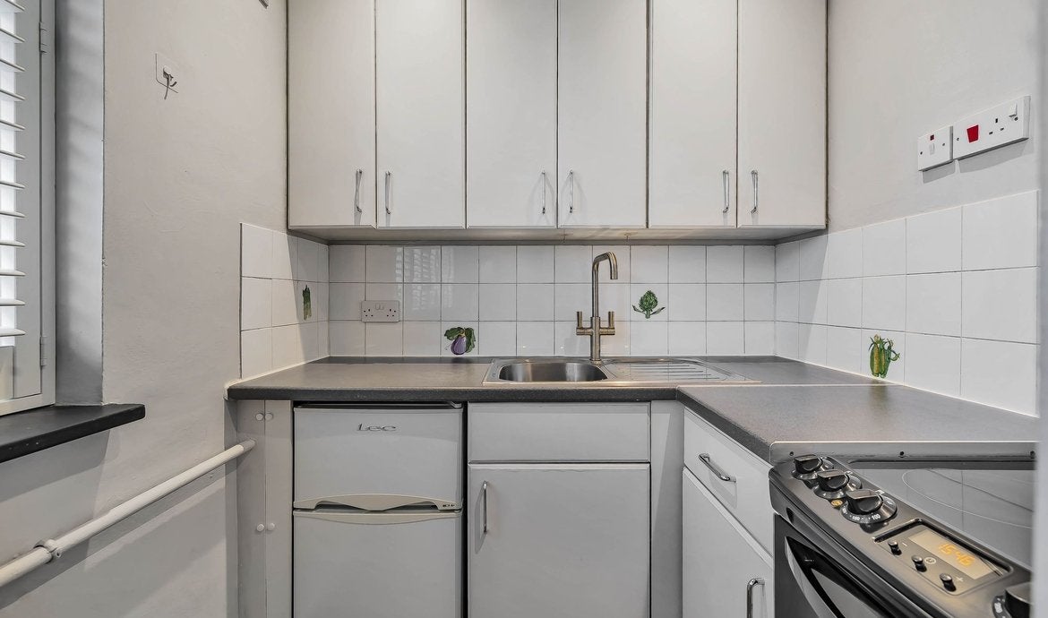 Flat Harleyford Street in Greater London