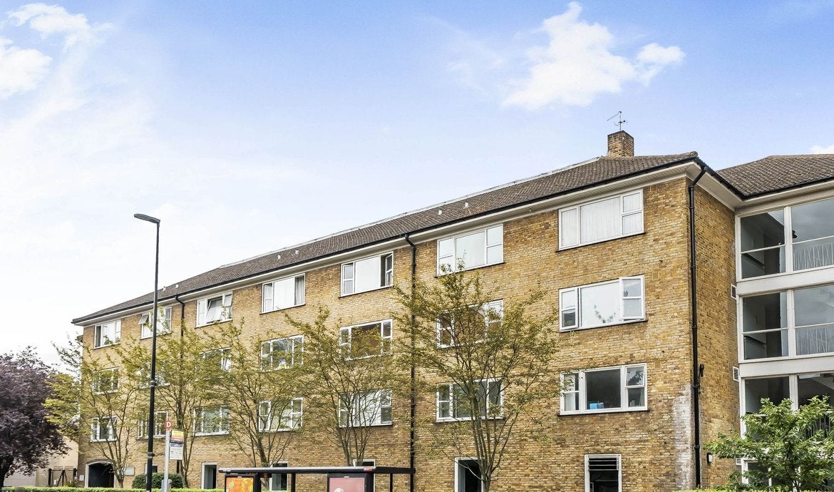 Flat Harleyford Street in Greater London