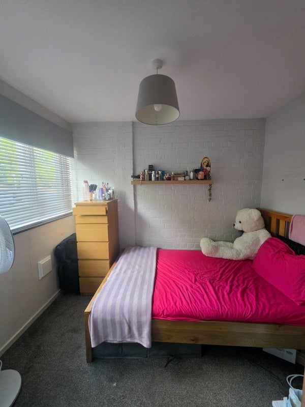 Room Weald Drive in Crawley