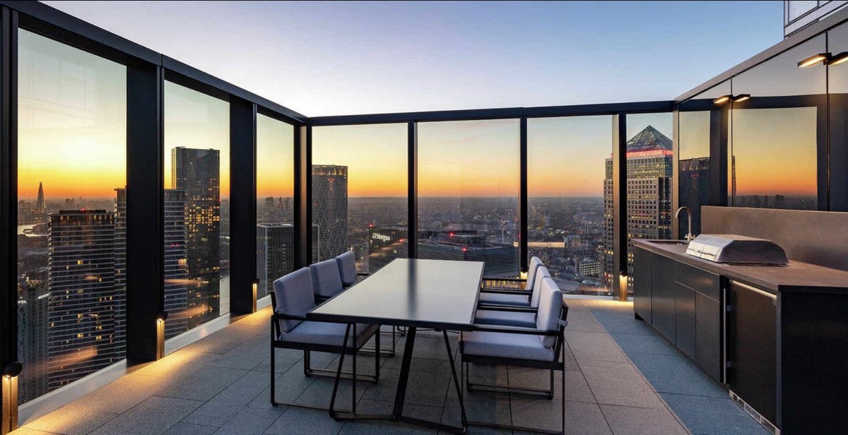 Flat South Quay Plaza in Greater London