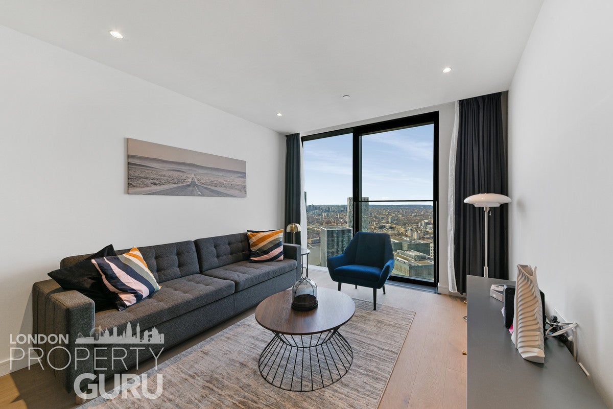 Flat South Quay Plaza in Greater London
