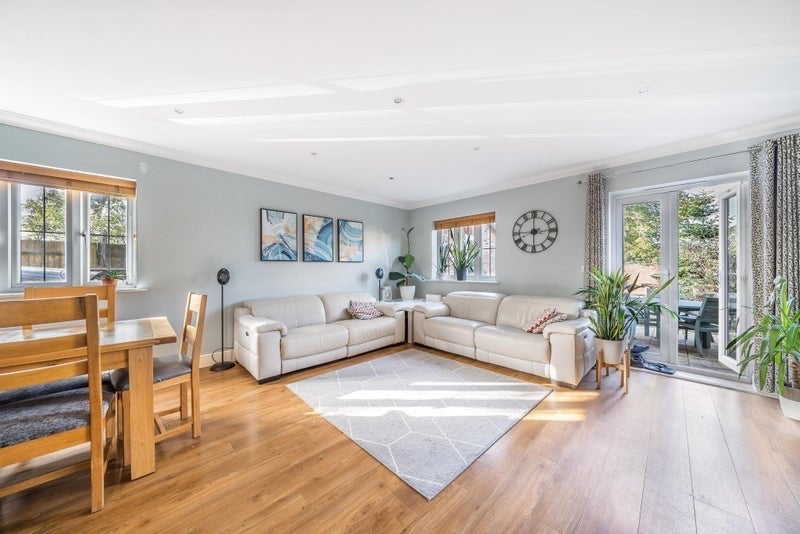 Room Briar Wood Close in Greater London
