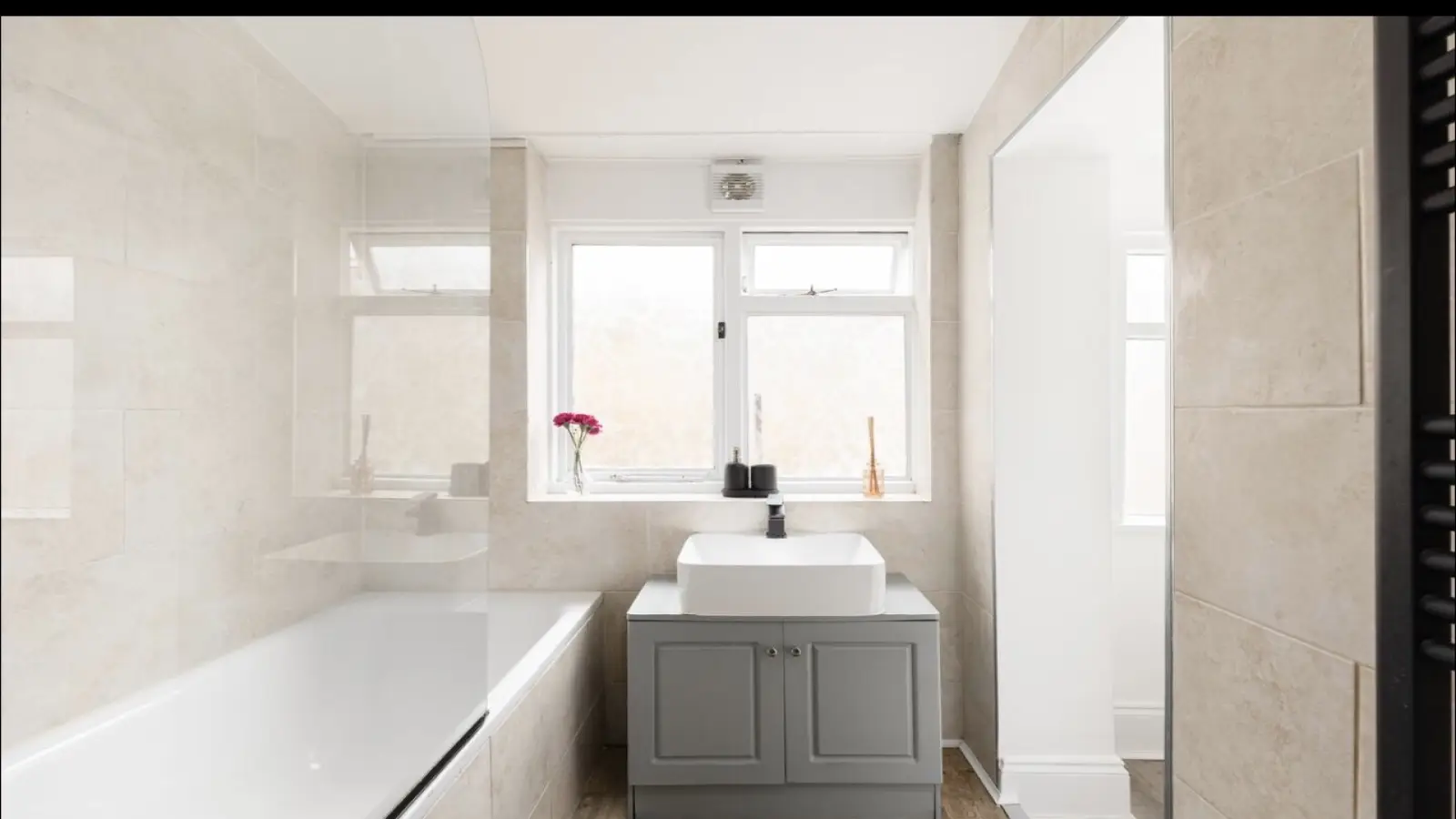Flat Crown Street in Greater London