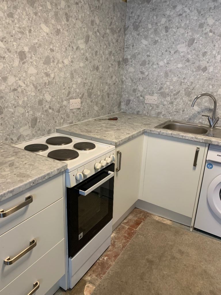 Room Apsley Crescent in Poole