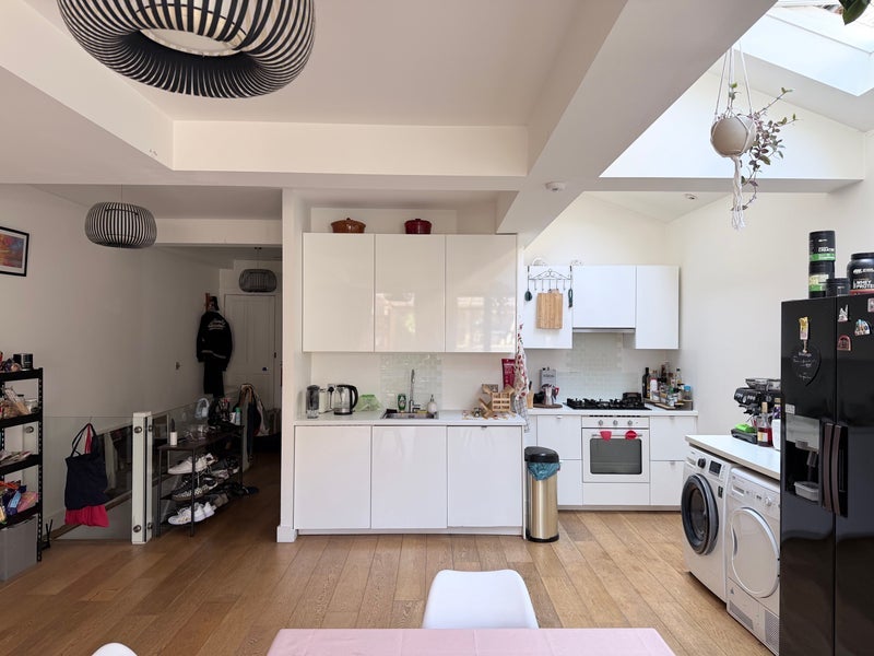 Room Collingbourne Road in Greater London