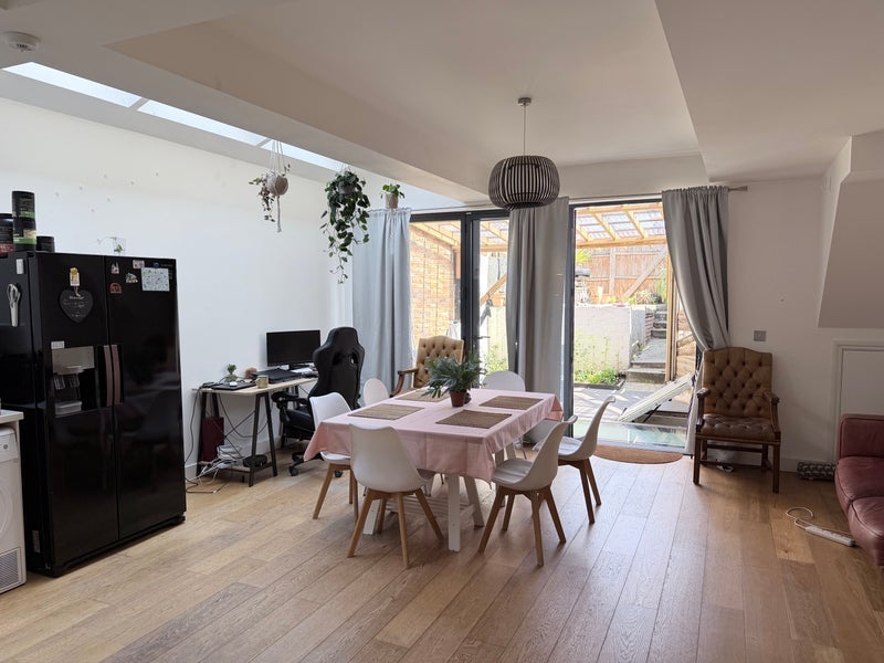 Room Collingbourne Road in Greater London